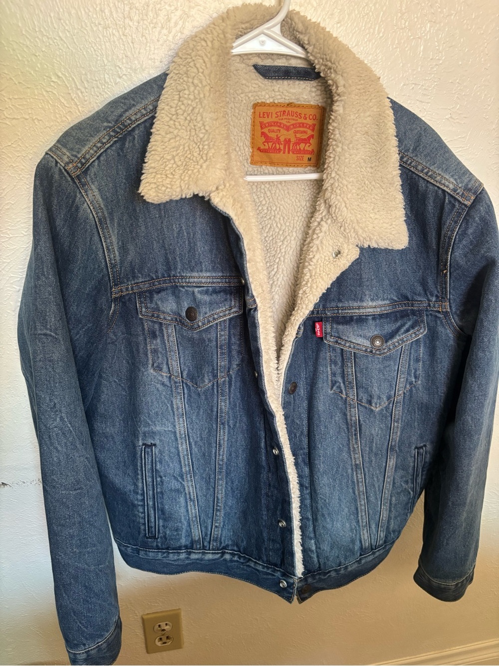 Levi’s Sherpa Trucker Jacket in Men’s Medium